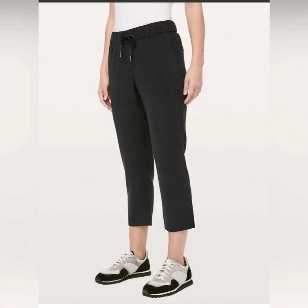 Lululemon On The Fly Black Crop *Woven 23" Workout Pants Size 4